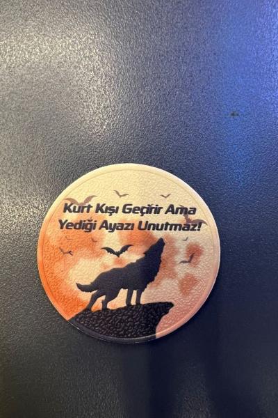 Kurt Kışı Geçirir Ama Yediği Ayazı Unutmaz Yazılı Yuvarlak Patch Çöl