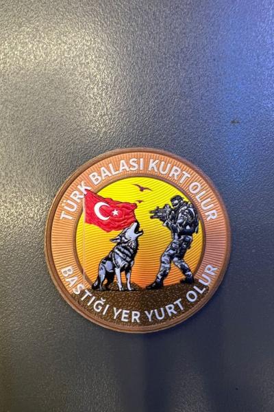 Türk Balası Kurt Olur Bastığı Yer Yurt Olur Yazılı Yuvarlak Patch Sarı